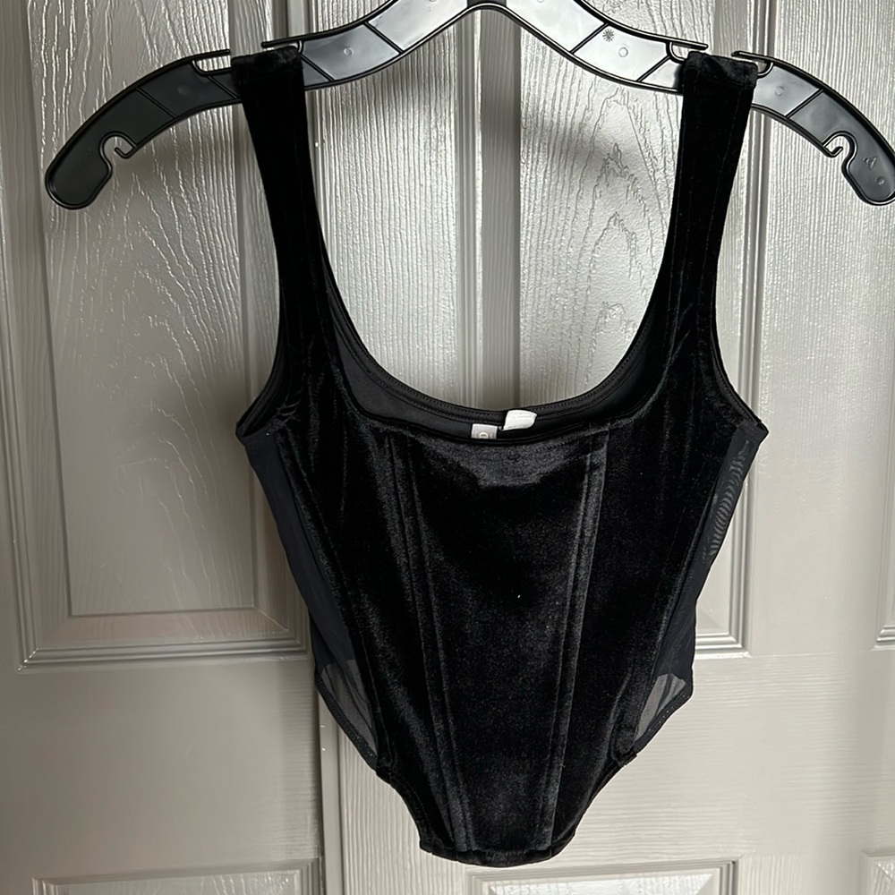 Corset - Picture 2 of 9
